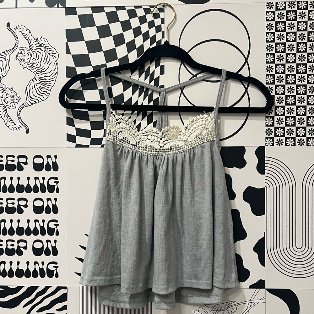 🩶 Lace Trim Flowy S Tank 🩶